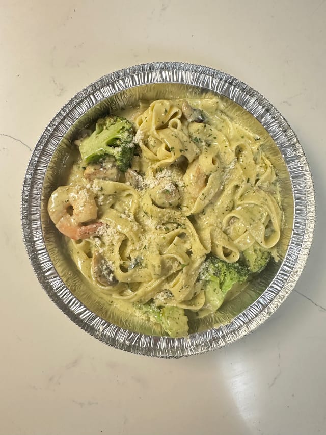 Shrimp Alfredo With With zucchini, broccoli, and fresh mushrooms.